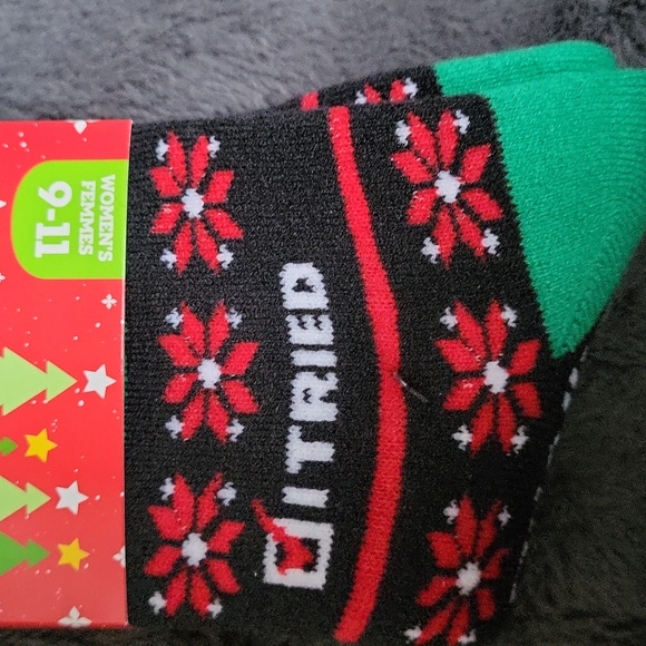NWT! Women's Warm & Cozy Holiday Socks! - Picture 6 of 6